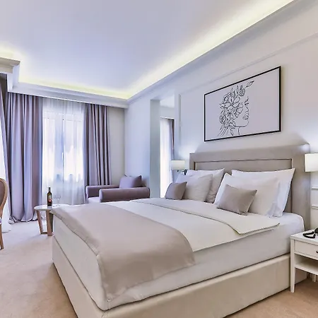 Crown 4*