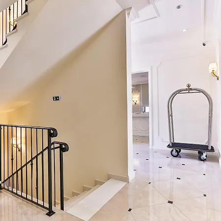 Crown Hotel Budva