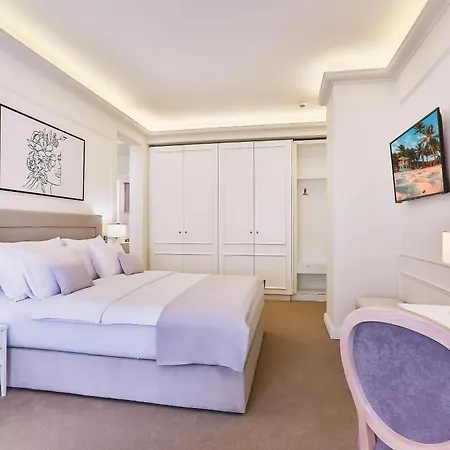 Crown 4*