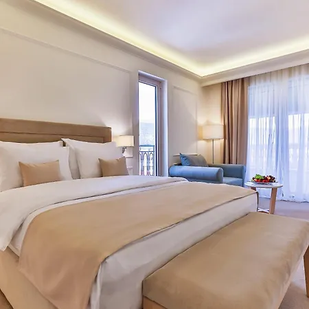 Hotel Crown 4*