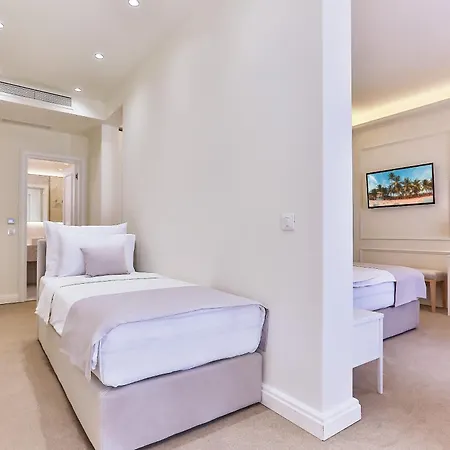 Crown Hotel 4*